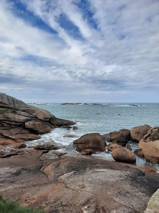 Apartment Appartement Vue Mer 50M De La Plage, Wifi Gratuit Perros-Guirec