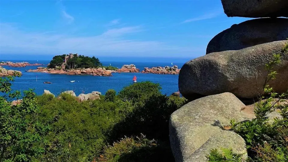 Apartment Appartement Vue Mer 50M De La Plage, Wifi Gratuit Perros-Guirec