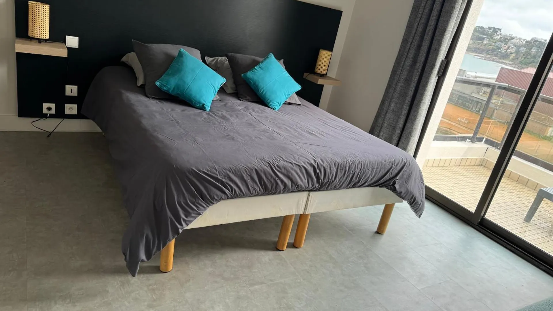 Apartment Appartement Vue Mer 50M De La Plage, Wifi Gratuit Perros-Guirec
