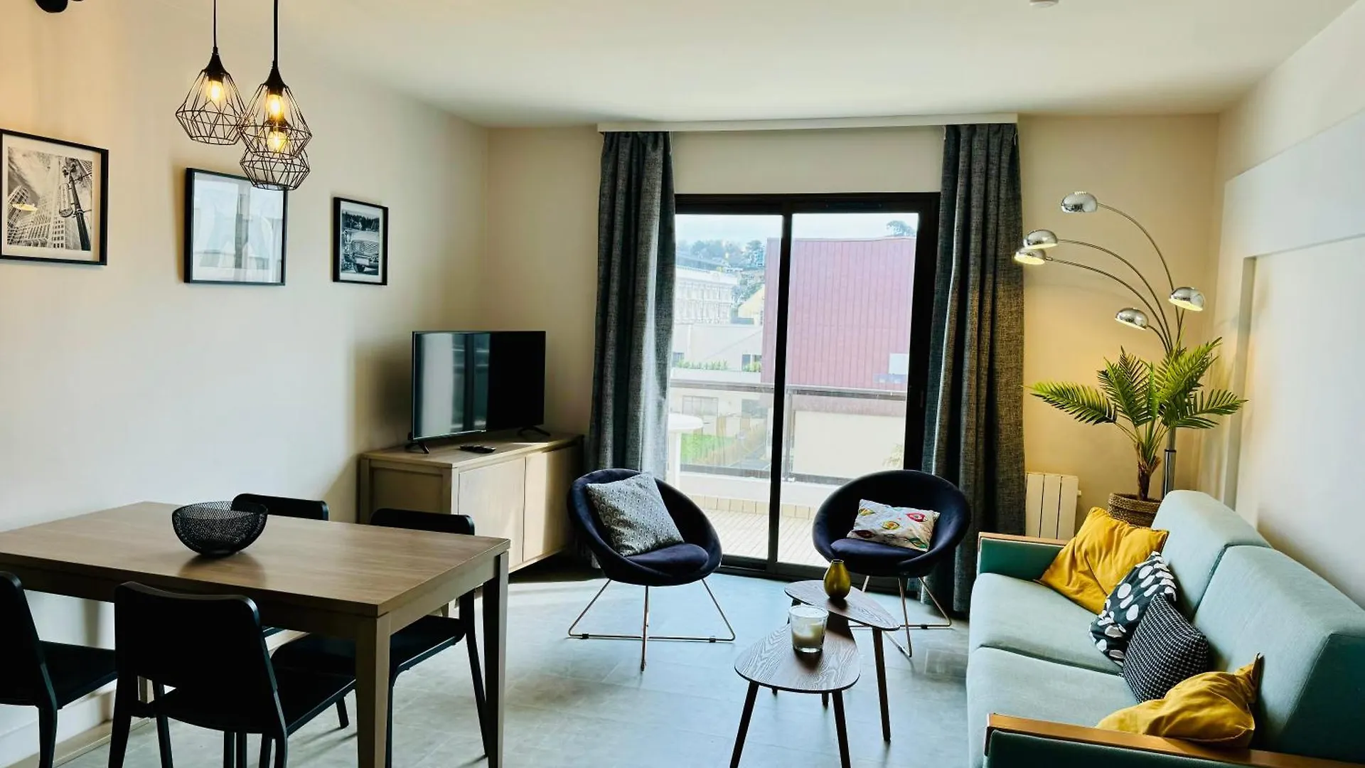 Appartement Vue Mer 50M De La Plage, Wifi Gratuit contacts